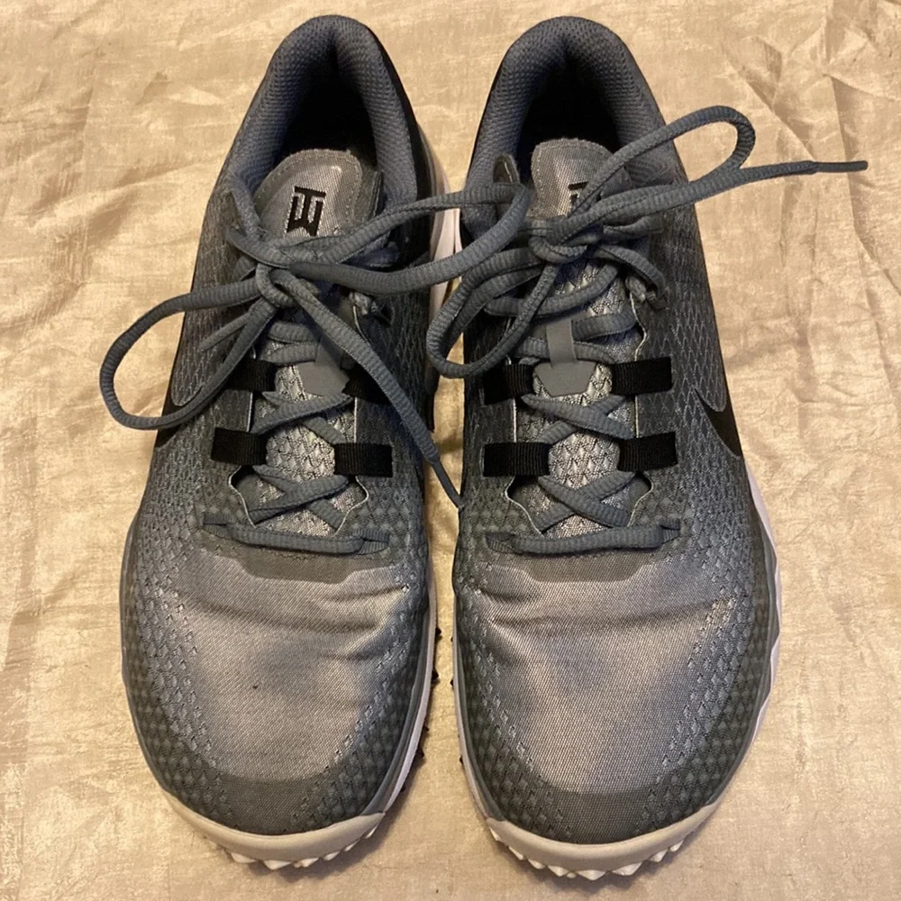 Nike excellent grey